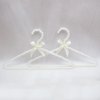 White/Pink Pearl Trojuholník Oblečenie Modul ABS Plast Roztomilý Čela Oblečenie Vešiak s Oblečením Displej Pearl Oblečenie Šaty Veľkoobchod